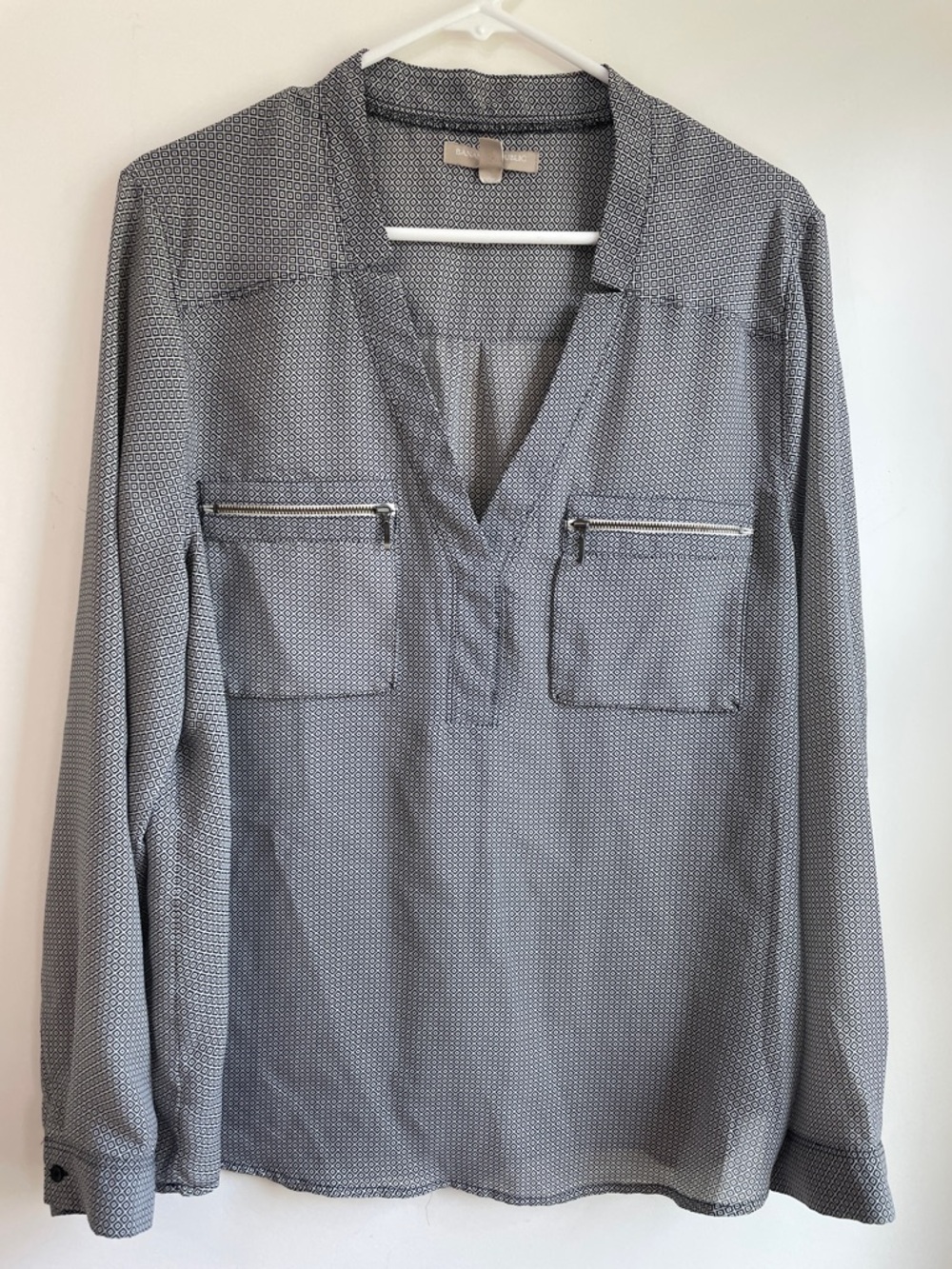 Banana Republic Factory Long Sleeve V-Neck Zipper Pocket Lightweight Blouse L